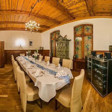 Hotel & Restaurant 