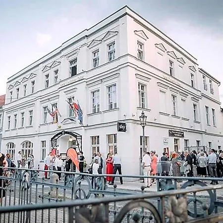 & Restaurant 