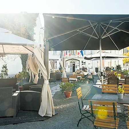 & Restaurant 