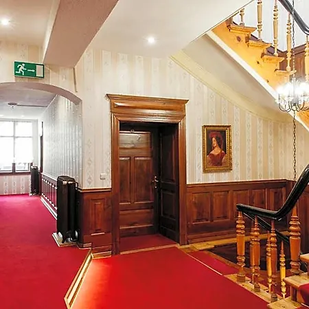Hotel & Restaurant 